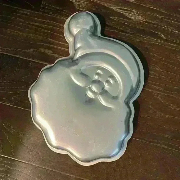 Wilton “Smiling Santa” Cake Pan - Picture 2 of 2
